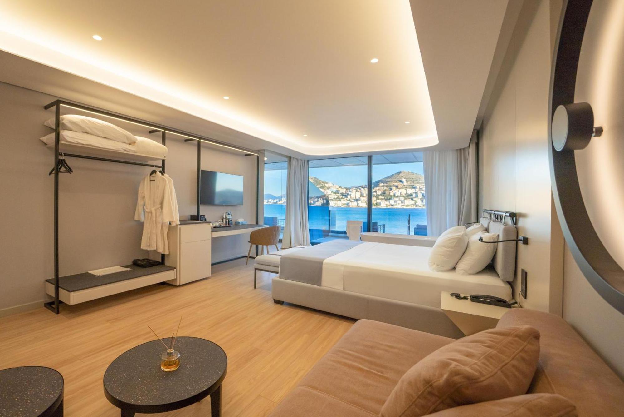 Yacht Premium Hotel Саранде Екстериор снимка