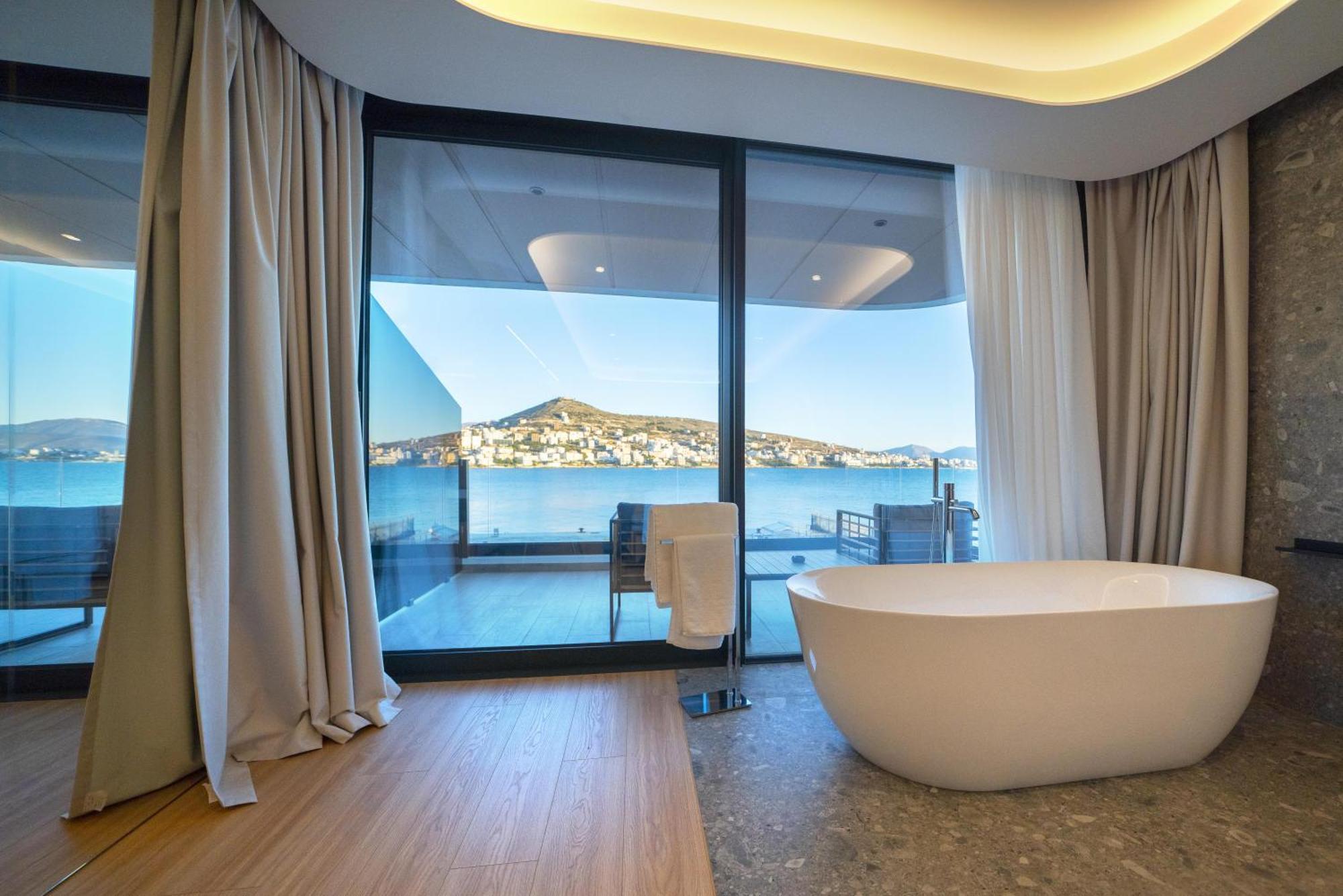 Yacht Premium Hotel Саранде Екстериор снимка
