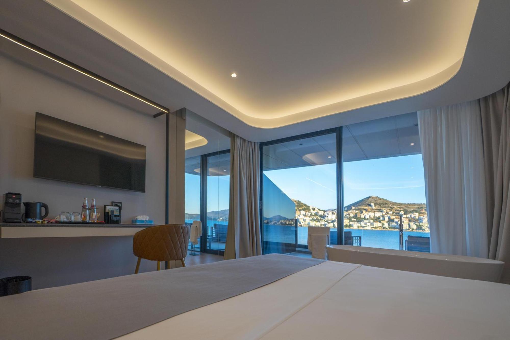 Yacht Premium Hotel Саранде Екстериор снимка
