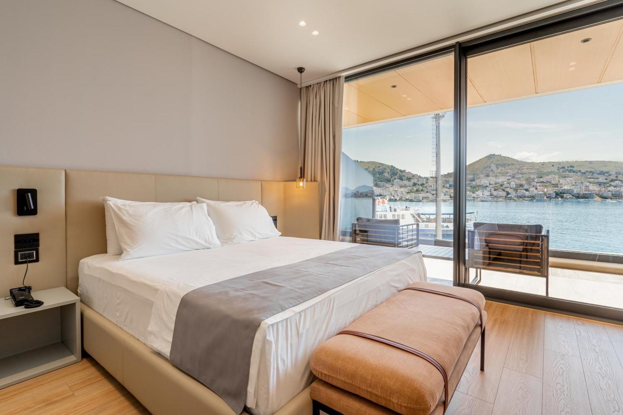 Yacht Premium Hotel Саранде Екстериор снимка