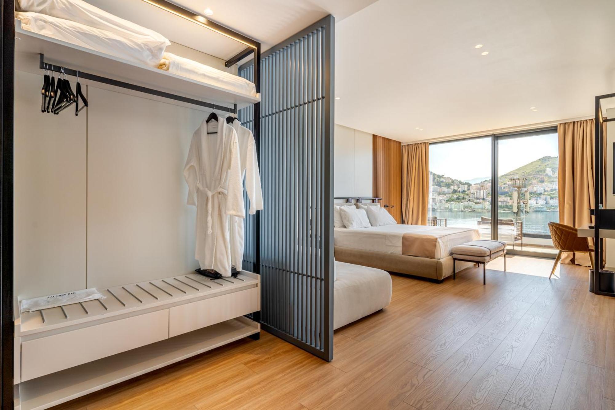 Yacht Premium Hotel Саранде Екстериор снимка